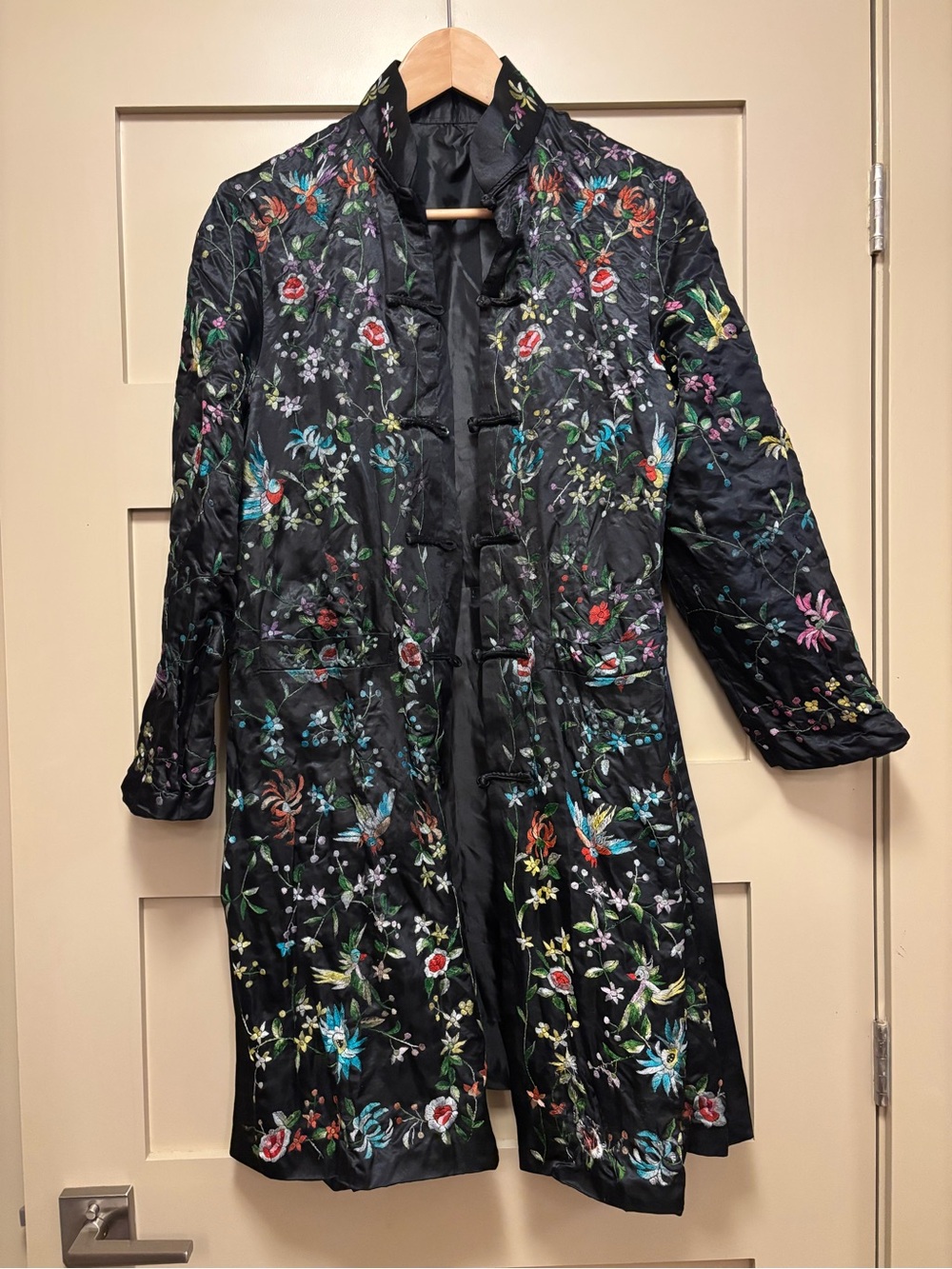 VINTAGE Satin Mandarin Collar Chinoiserie Embroidered Midi Evening Jacket Duster